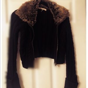 Black crop cardigan sweater ⭐️zip-up ⭐️ fur trim